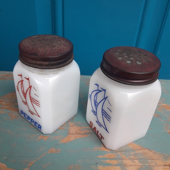 Vintage Salt and Pepper Shakers White Milk Glass Sail Boats Made in USA - Picture 5 of 16